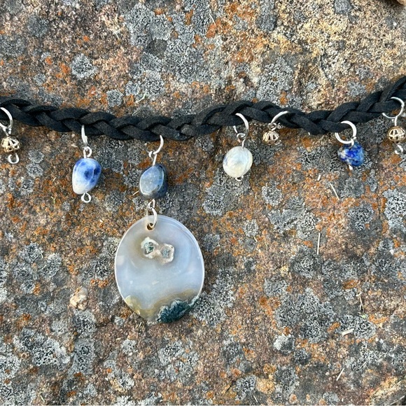 🧚🏽♂️Black Faux suede choker Denim Agate & Moss Agate charm - Picture 1 of 9